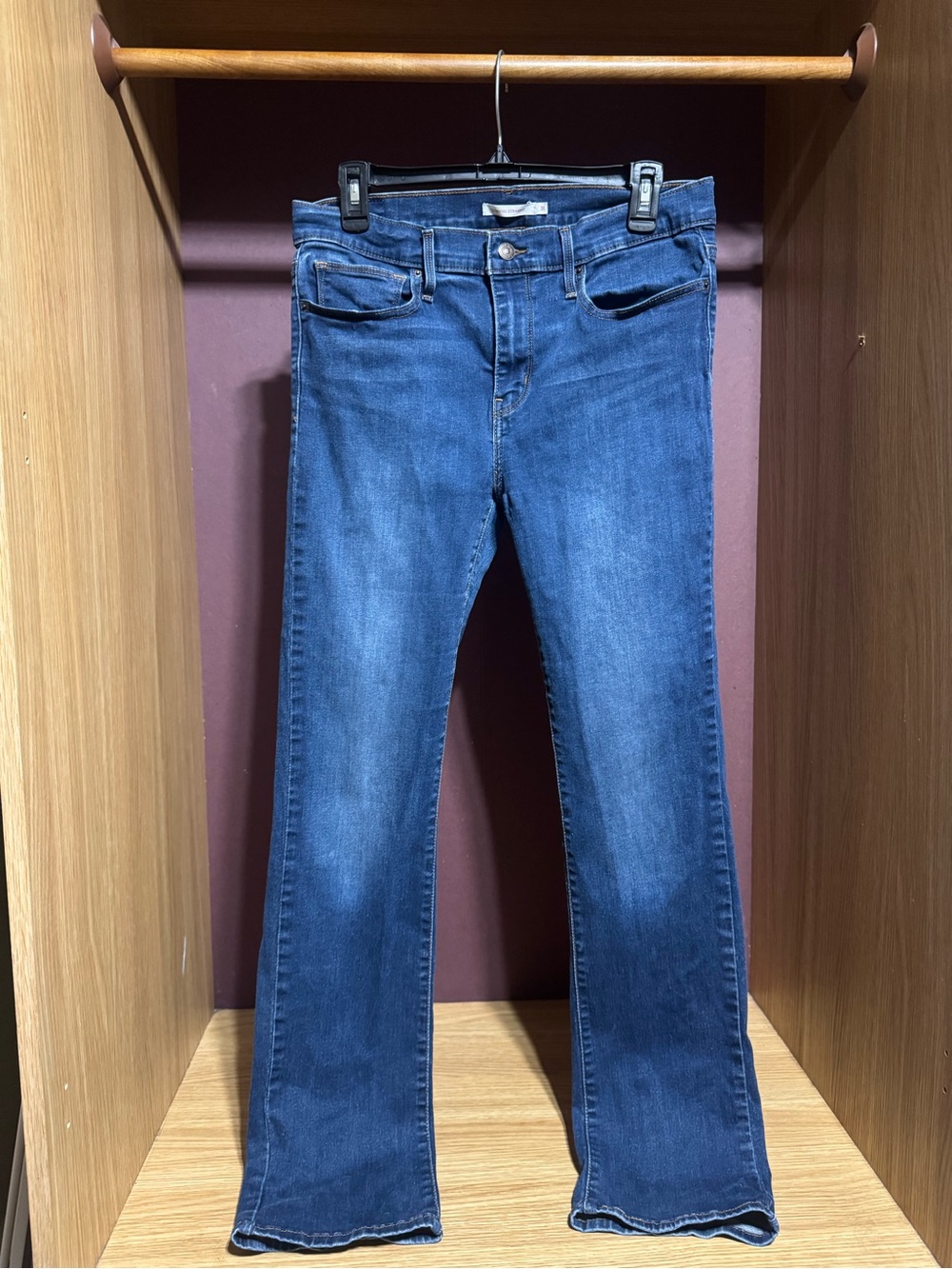Levi’s Slimming Straight Jeans Women’s W31 L32 Dark Wash